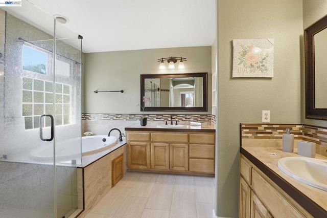 9740 Linnet Ct, Gilroy, CA 95020