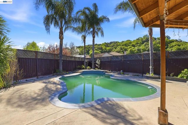 9740 Linnet Ct, Gilroy, CA 95020