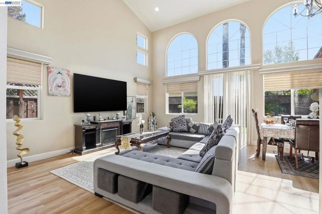 9740 Linnet Ct, Gilroy, CA 95020