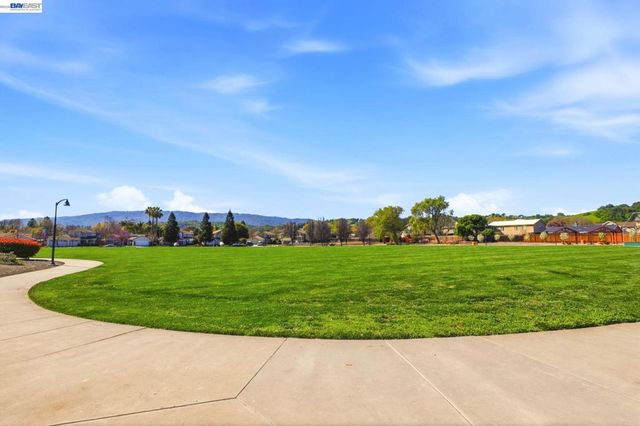 9740 Linnet Ct, Gilroy, CA 95020