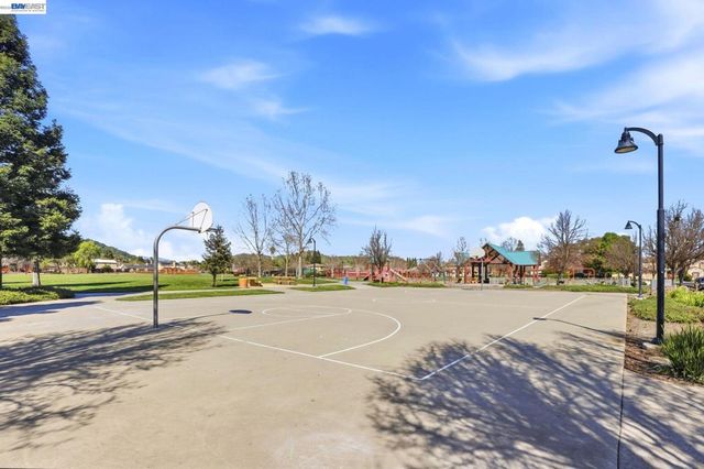 9740 Linnet Ct, Gilroy, CA 95020