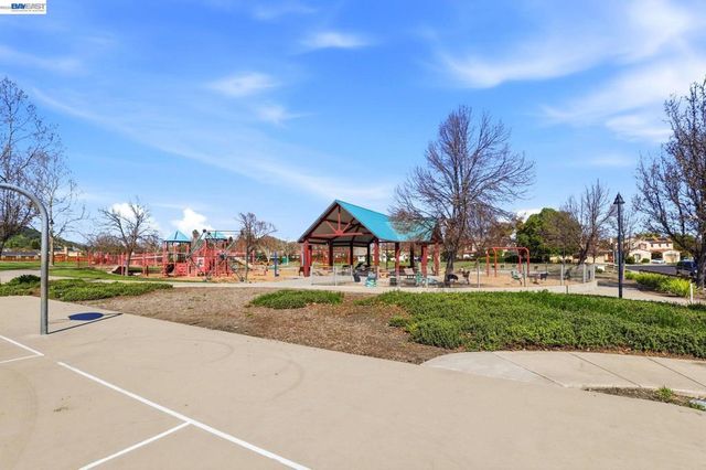 9740 Linnet Ct, Gilroy, CA 95020