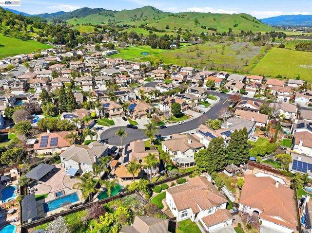 9740 Linnet Ct, Gilroy, CA 95020