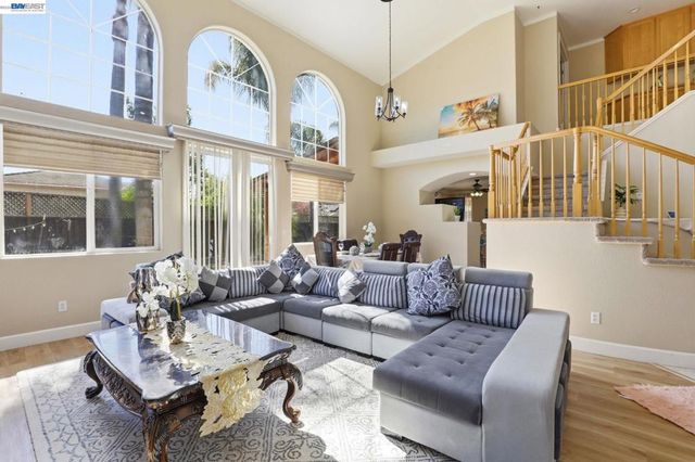 9740 Linnet Ct, Gilroy, CA 95020