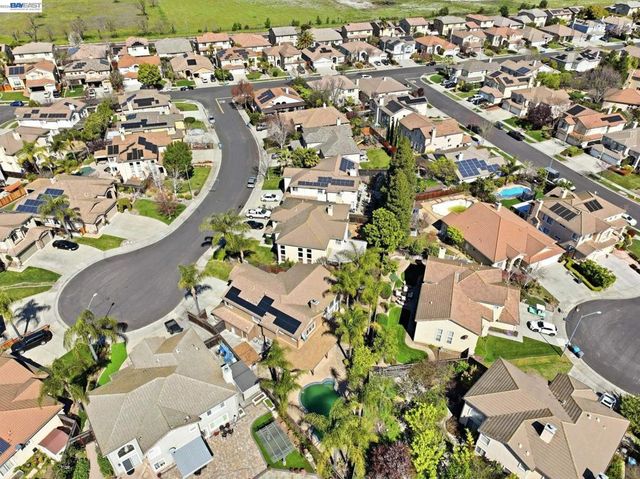 9740 Linnet Ct, Gilroy, CA 95020