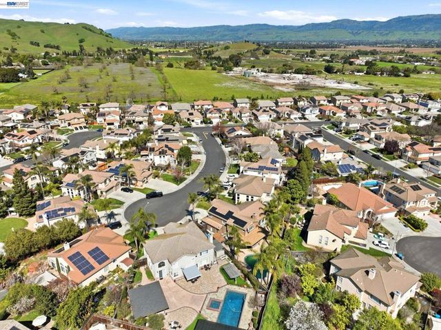 9740 Linnet Ct, Gilroy, CA 95020