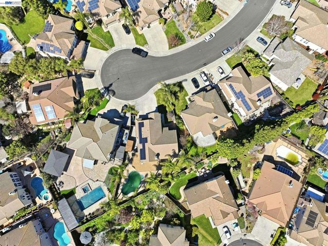 9740 Linnet Ct, Gilroy, CA 95020