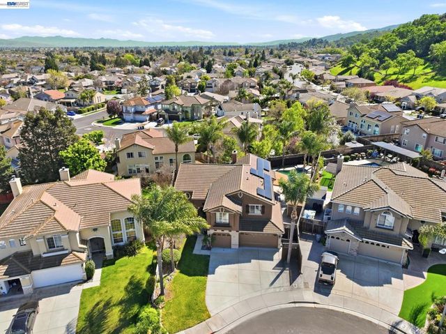 9740 Linnet Ct, Gilroy, CA 95020