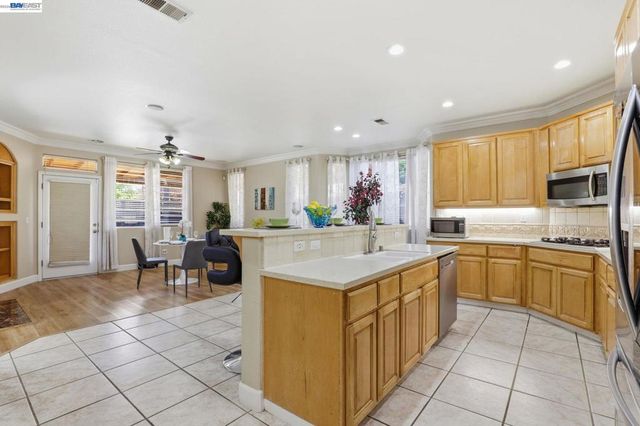 9740 Linnet Ct, Gilroy, CA 95020