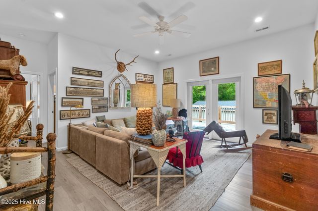 901 Riverview Drive, Burgaw, NC 28425