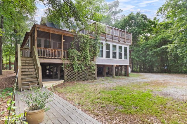 901 Riverview Drive, Burgaw, NC 28425