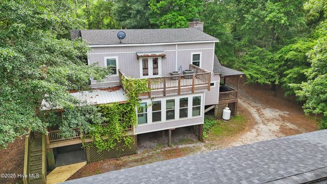 901 Riverview Drive, Burgaw, NC 28425