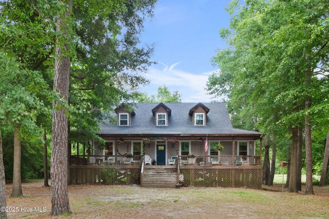 901 Riverview Drive, Burgaw, NC 28425