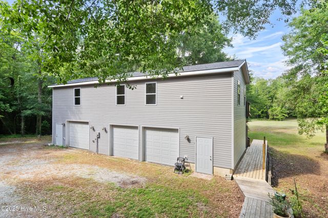 901 Riverview Drive, Burgaw, NC 28425