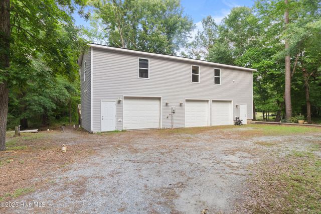 901 Riverview Drive, Burgaw, NC 28425