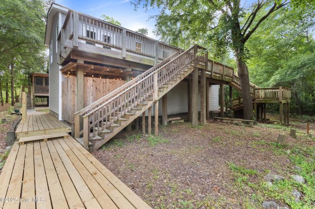 901 Riverview Drive, Burgaw, NC 28425