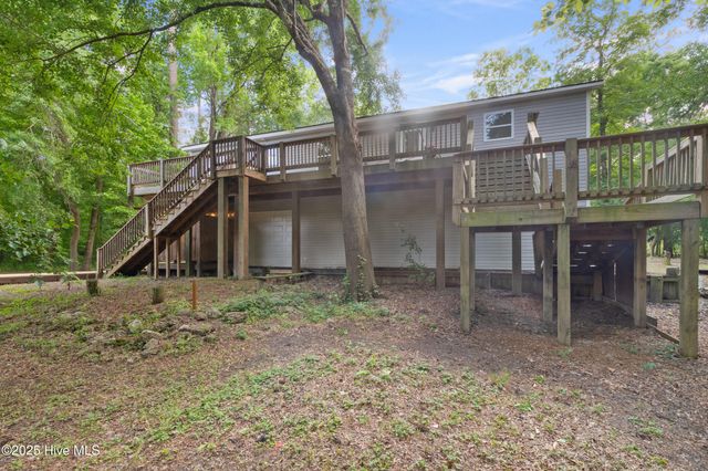 901 Riverview Drive, Burgaw, NC 28425