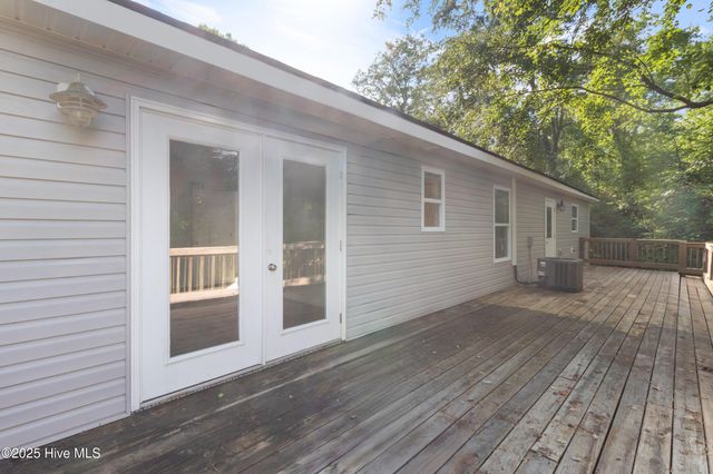 901 Riverview Drive, Burgaw, NC 28425