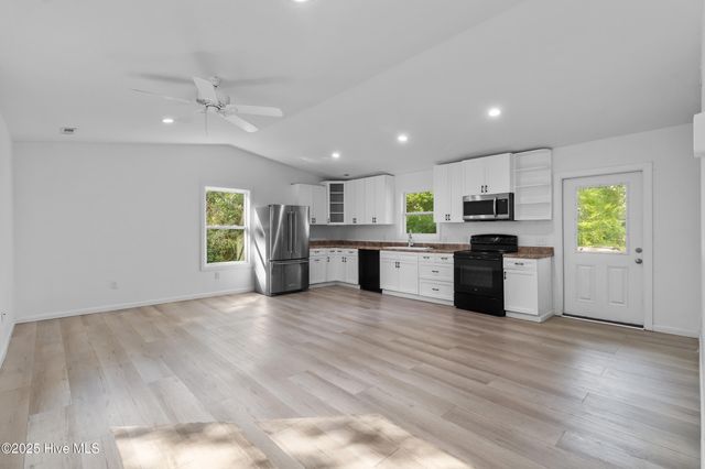 901 Riverview Drive, Burgaw, NC 28425