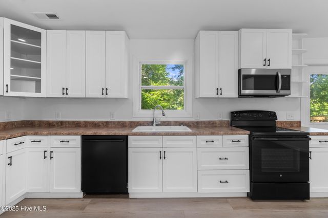 901 Riverview Drive, Burgaw, NC 28425
