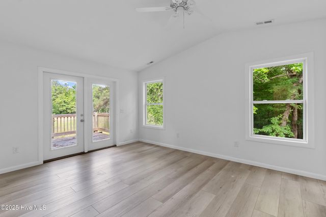 901 Riverview Drive, Burgaw, NC 28425