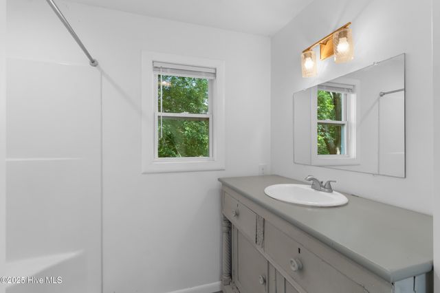 901 Riverview Drive, Burgaw, NC 28425