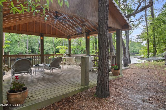 901 Riverview Drive, Burgaw, NC 28425
