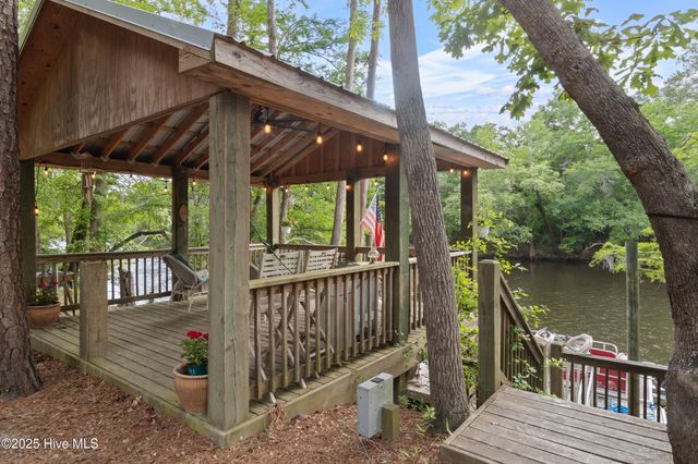 901 Riverview Drive, Burgaw, NC 28425