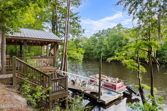 901 Riverview Drive, Burgaw, NC 28425