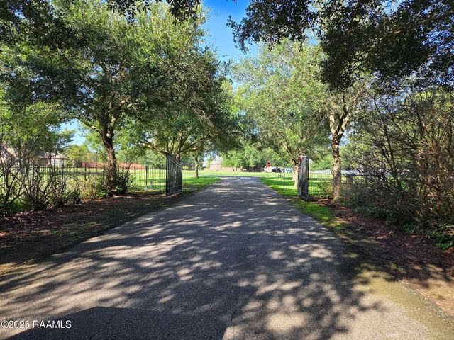 201 Oak Side Alley, Lafayette, LA 70508