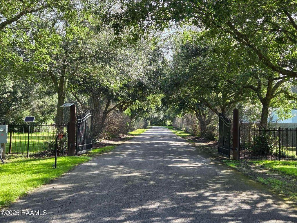 201 Oak Side Alley, Lafayette, LA 70508