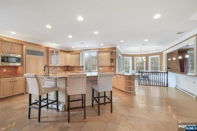 12 Butternut Terrace, Kinnelon Borough, NJ 07405