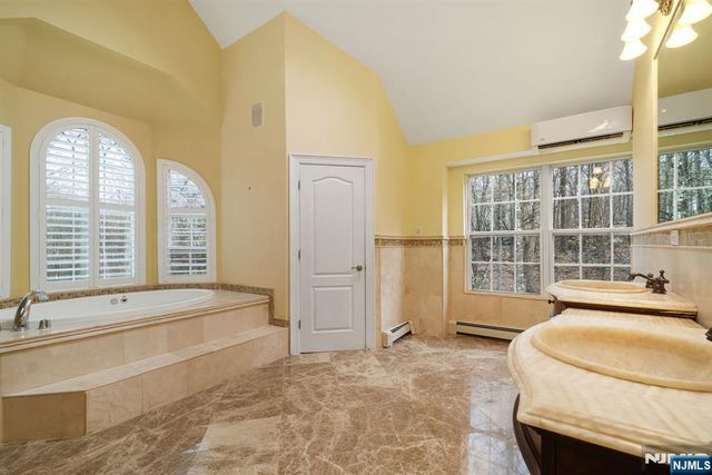 12 Butternut Terrace, Kinnelon Borough, NJ 07405