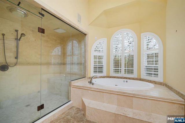 12 Butternut Terrace, Kinnelon Borough, NJ 07405