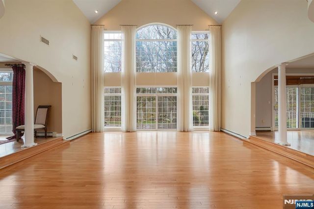 12 Butternut Terrace, Kinnelon Borough, NJ 07405