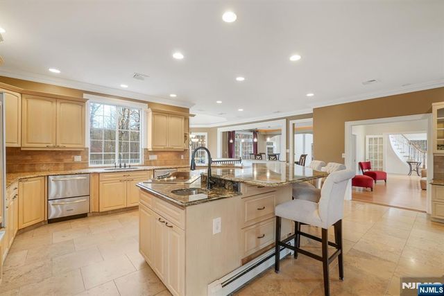 12 Butternut Terrace, Kinnelon Borough, NJ 07405