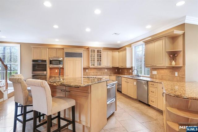 12 Butternut Terrace, Kinnelon Borough, NJ 07405