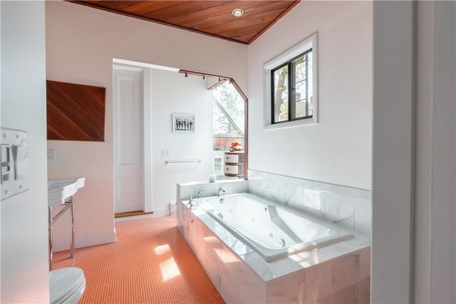 4 Red Cross Avenue 1A, Newport, RI 02840