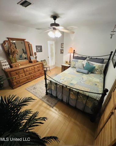 8304 Belle Fontaine Drive, Ocean Springs, MS 39564