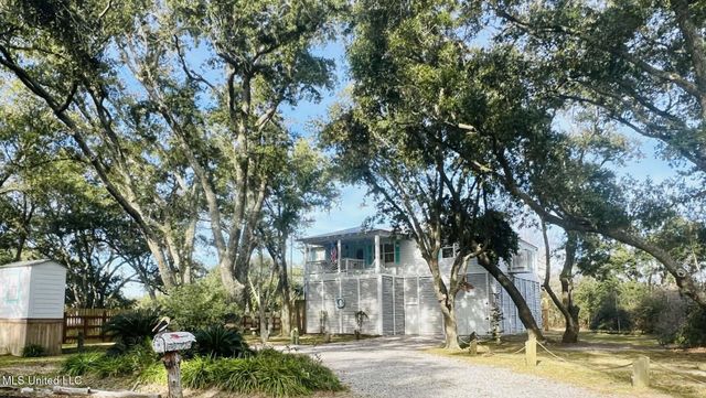 8304 Belle Fontaine Drive, Ocean Springs, MS 39564