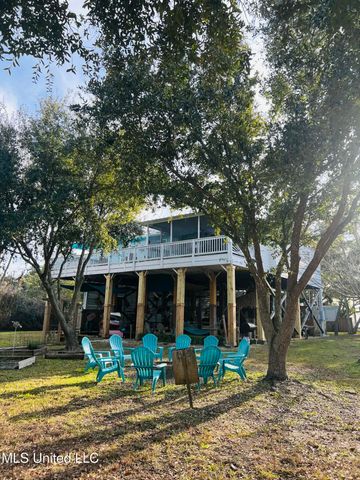 8304 Belle Fontaine Drive, Ocean Springs, MS 39564