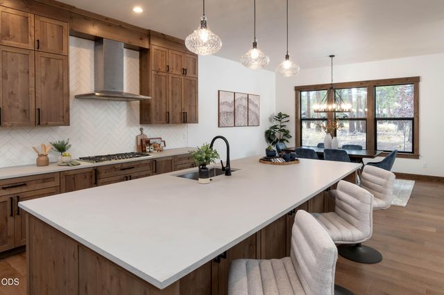 56244 Rockcress Lane 437, Bend, OR 97707