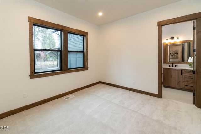 56244 Rockcress Lane 437, Bend, OR 97707