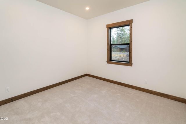 56244 Rockcress Lane 437, Bend, OR 97707