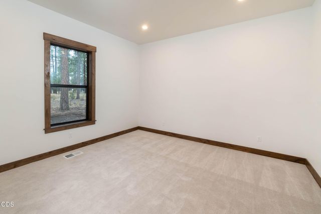 56244 Rockcress Lane 437, Bend, OR 97707