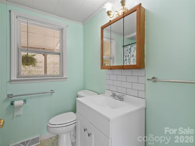 160 Cooper Street, Canton, NC 28716