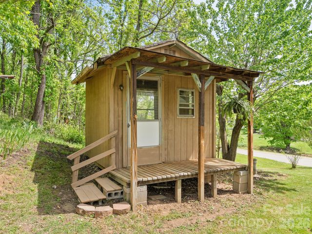 160 Cooper Street, Canton, NC 28716