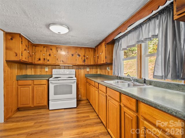 160 Cooper Street, Canton, NC 28716