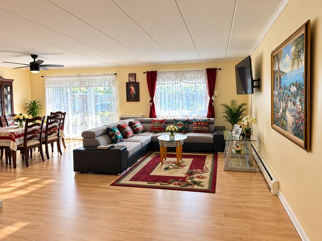 1033 Busse Highway 2A, Park Ridge, IL 60068