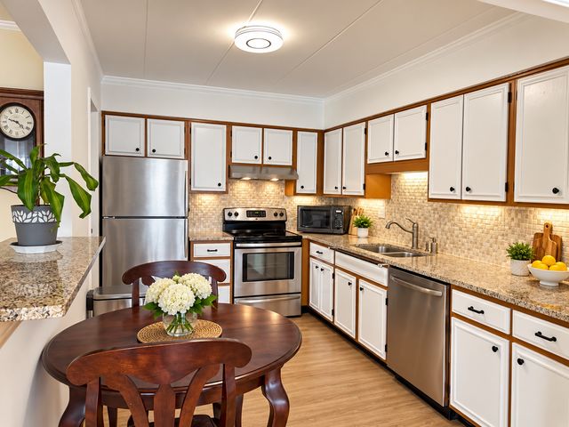 1033 Busse Highway 2A, Park Ridge, IL 60068